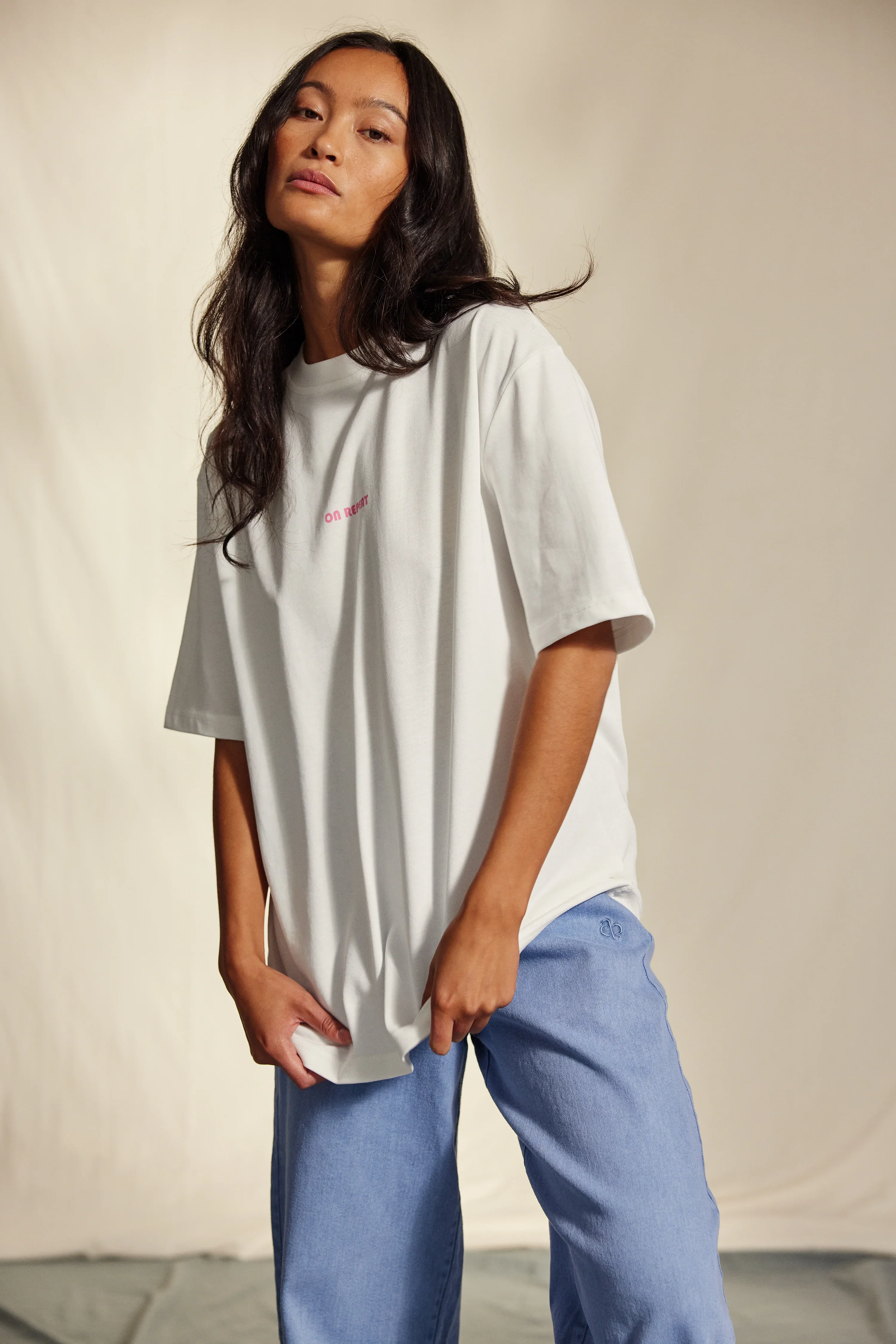 AVENY Berkeley tee On repeat Front and back - Almost white - Image 2