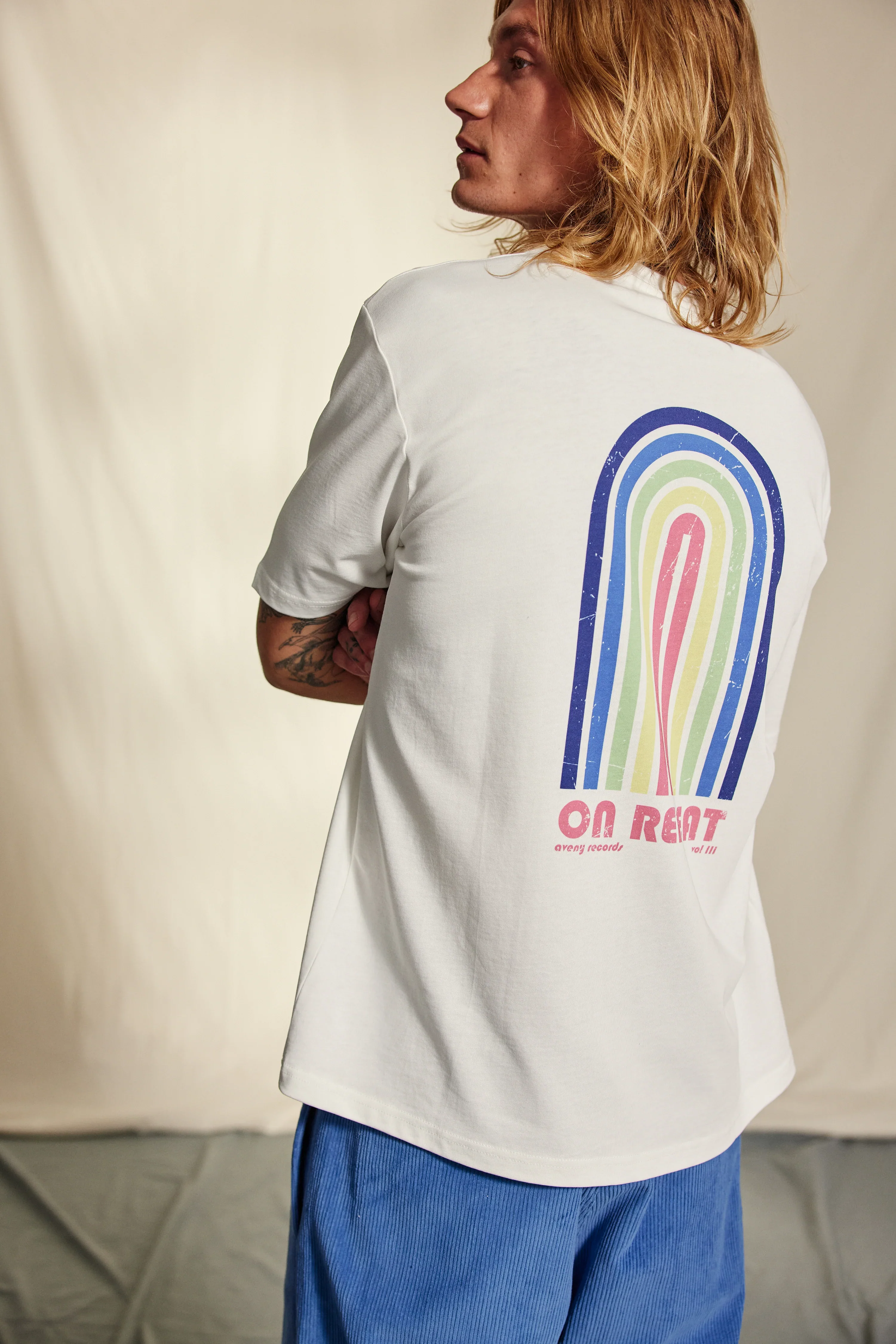 AVENY Berkeley tee On repeat Front and back - Almost white - Image 4