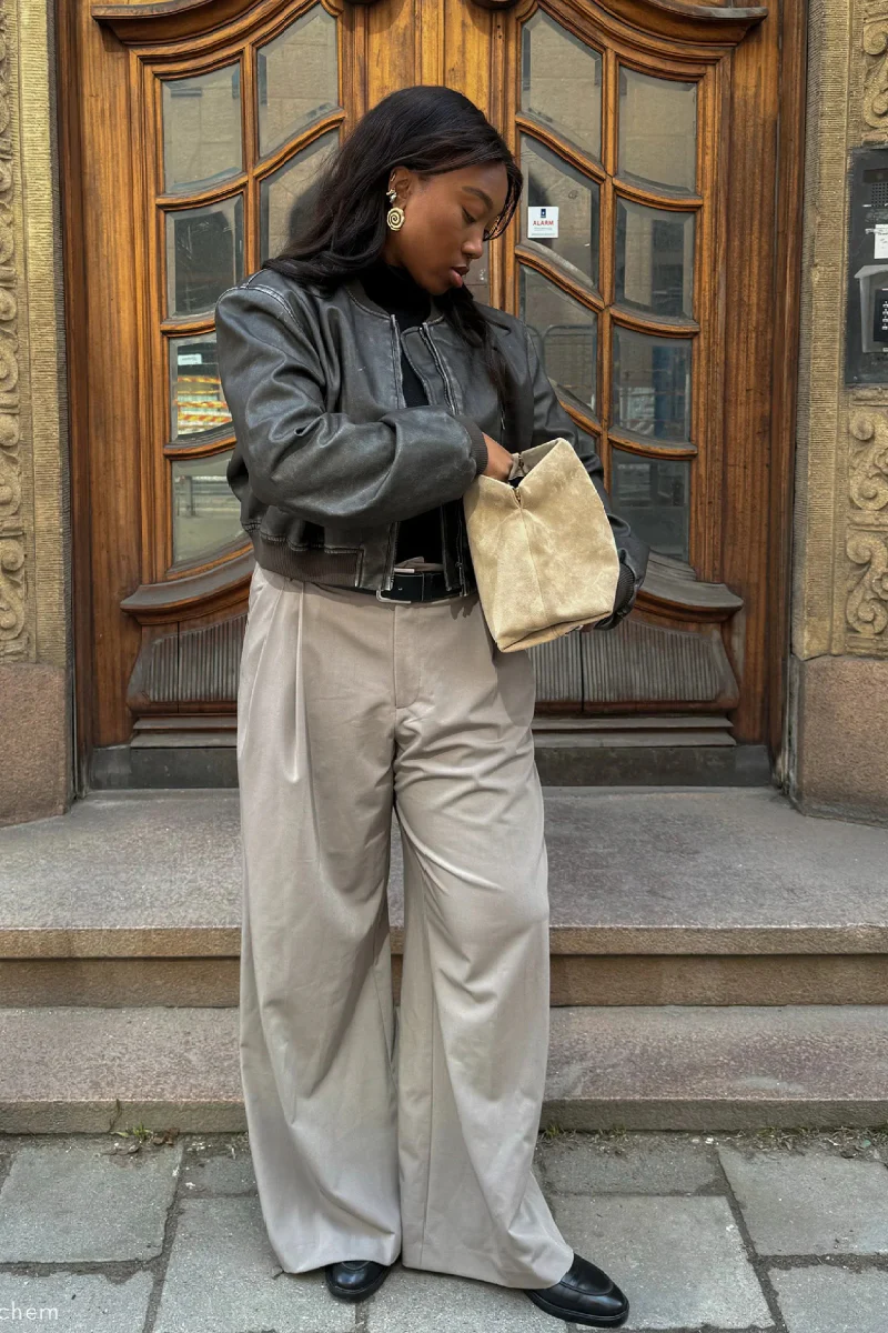 Flattered Clay Clutch - suede sand - Image 7