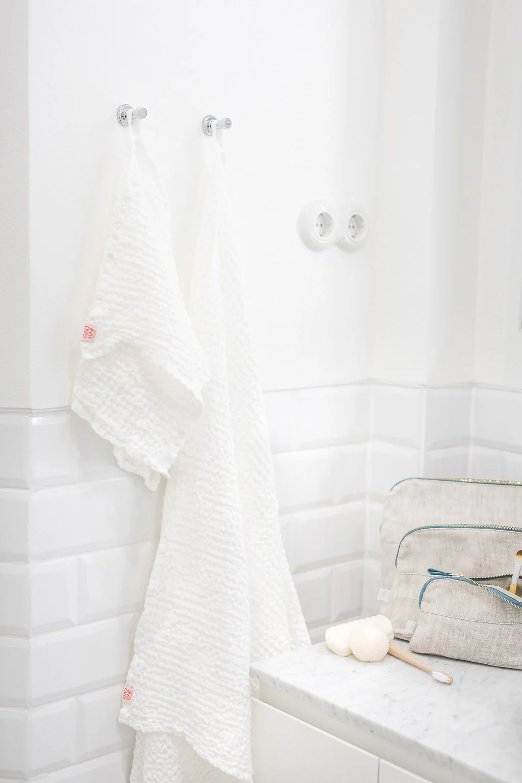 Gauhar waffle towel - large white - Image 3