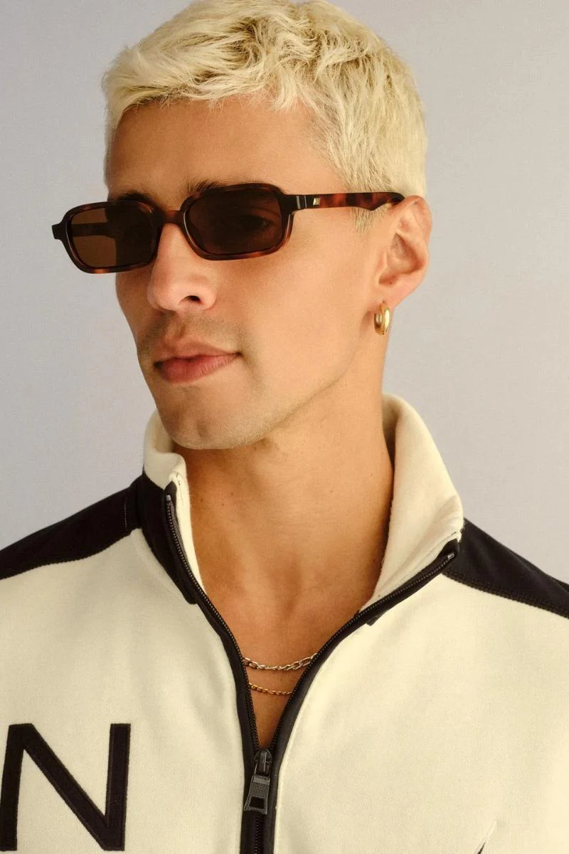 Le Specs Pilferer - toffee tortoise - Image 3
