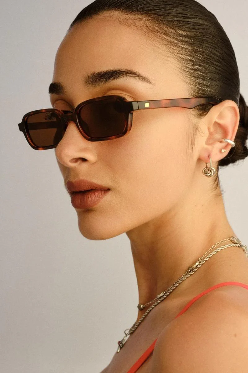 Le Specs Pilferer - toffee tortoise - Image 6