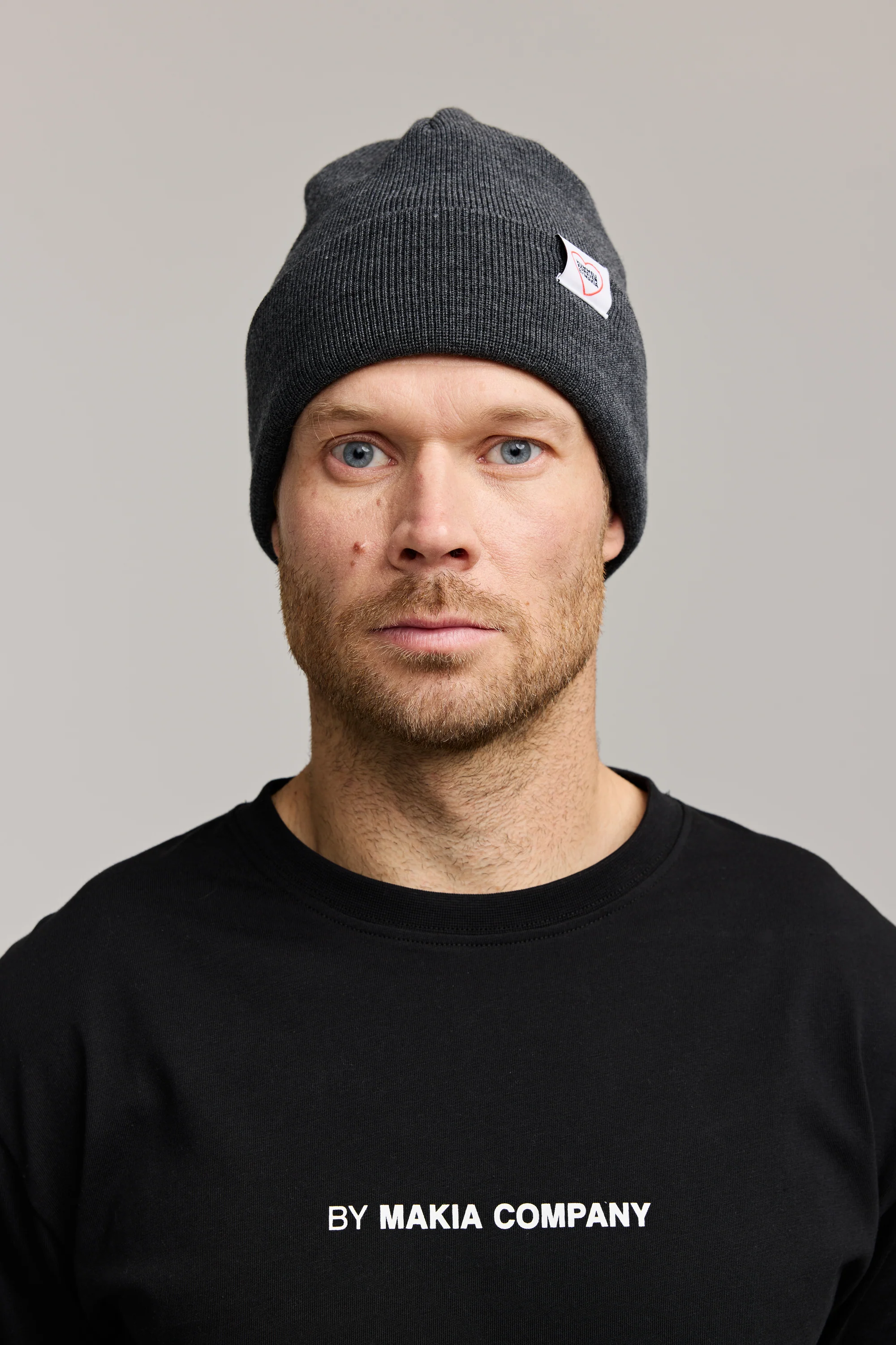 Makia x Kummeli Seksipuhelin beanie - dark grey