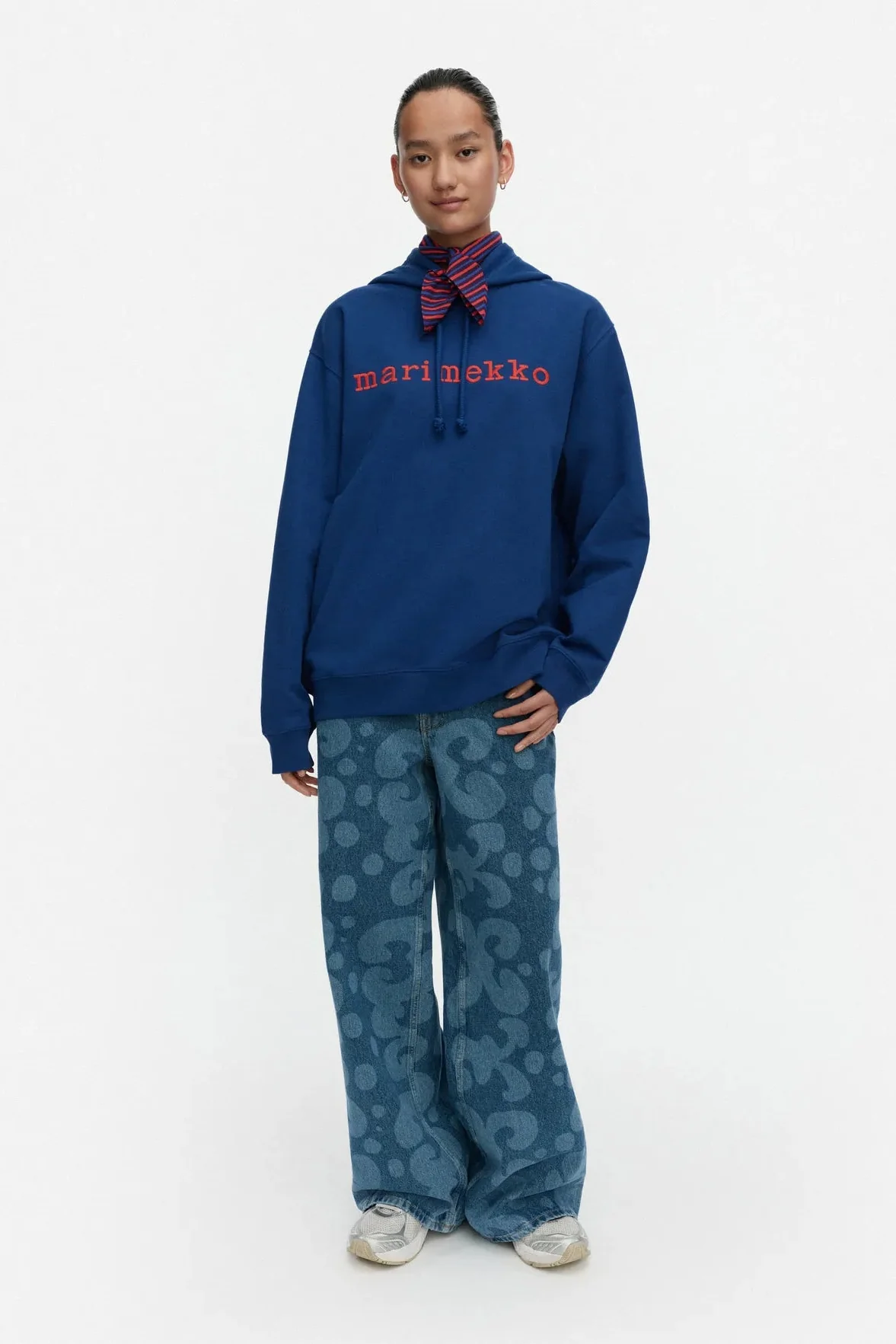 Marimekko Termi Logo Placement Kioski huppari - tummansininen / punainen - Image 4