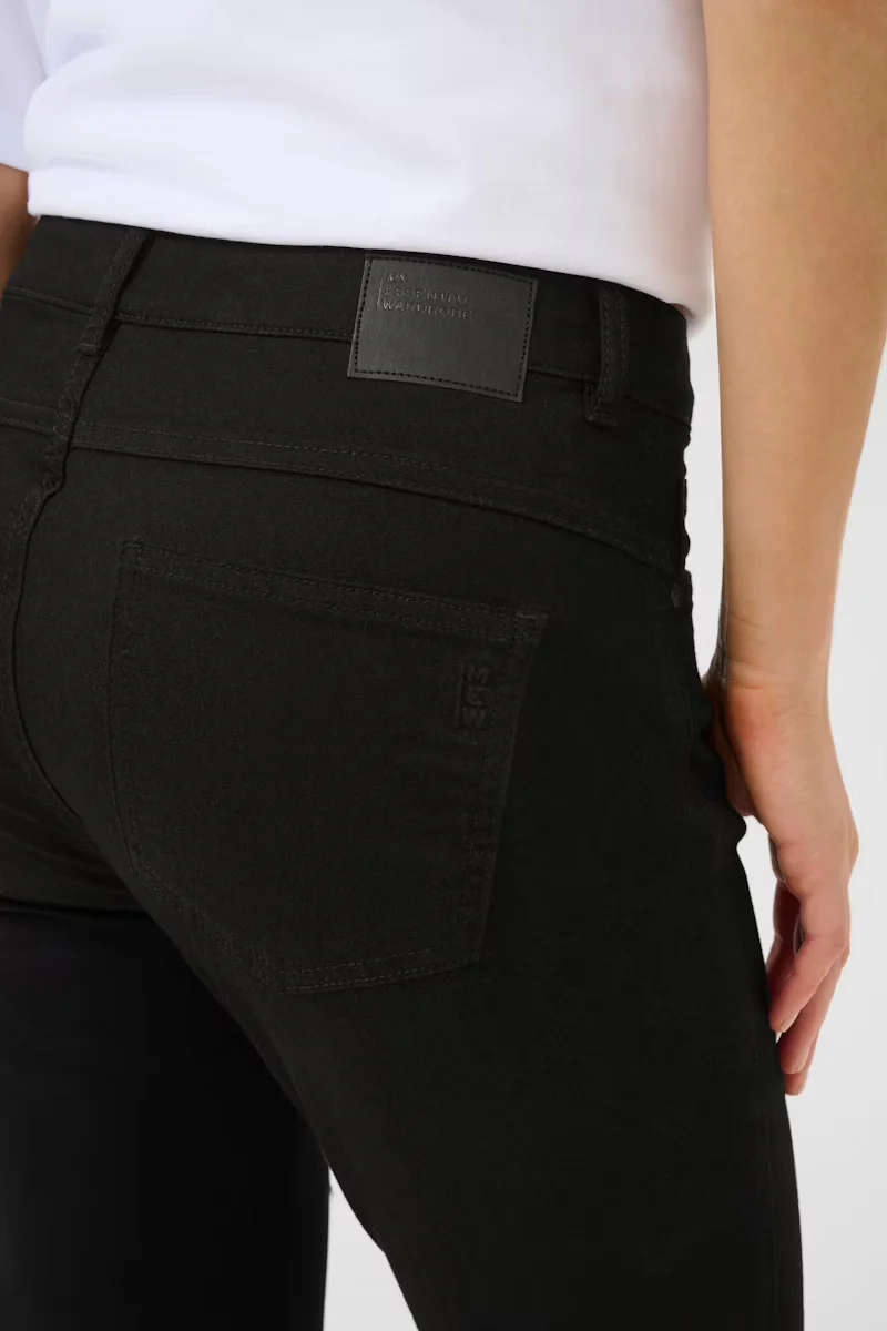 My Essential Wardrobe CerolMW 103 Capri - black un-wash - Image 6