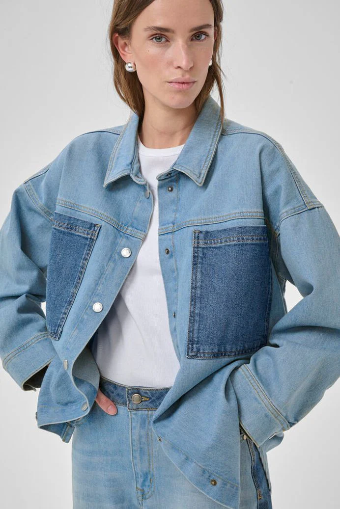 My Essential Wardrobe MWMazie 139 Boxy Mix shirt - light blue / blue wash - Image 2