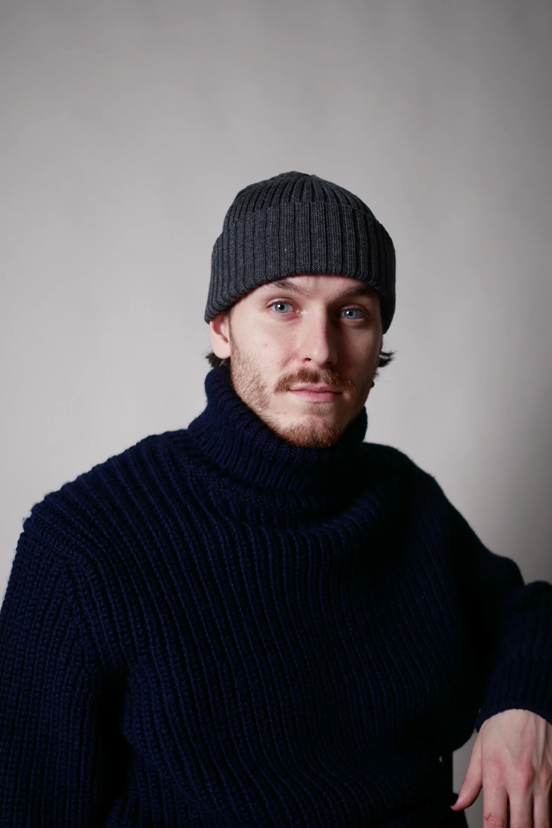 OUNCE garments Harbour merino beanie - charcoal - Image 4