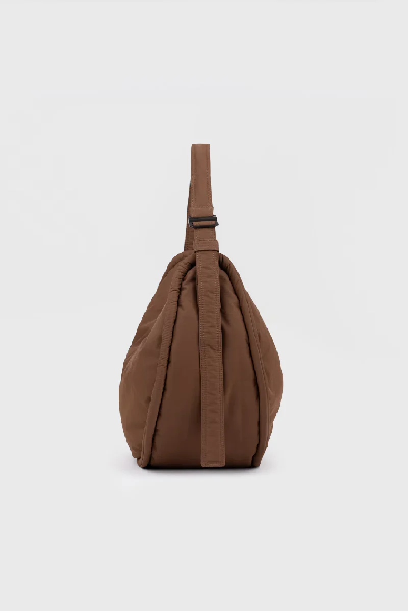Sandqvist Curve Crossbody Round L - Dark taupe - Image 3