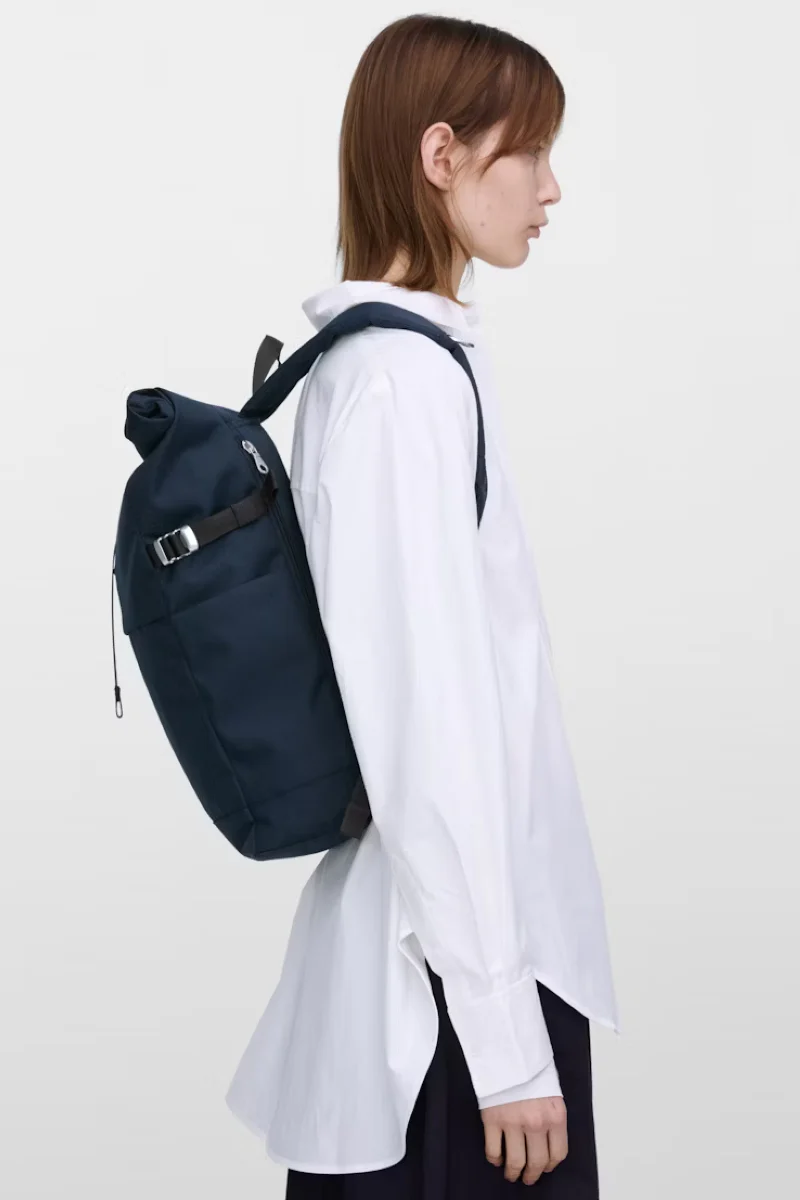 Sandqvist Icon Rolltop Backpack M - navy with black leather - Image 5