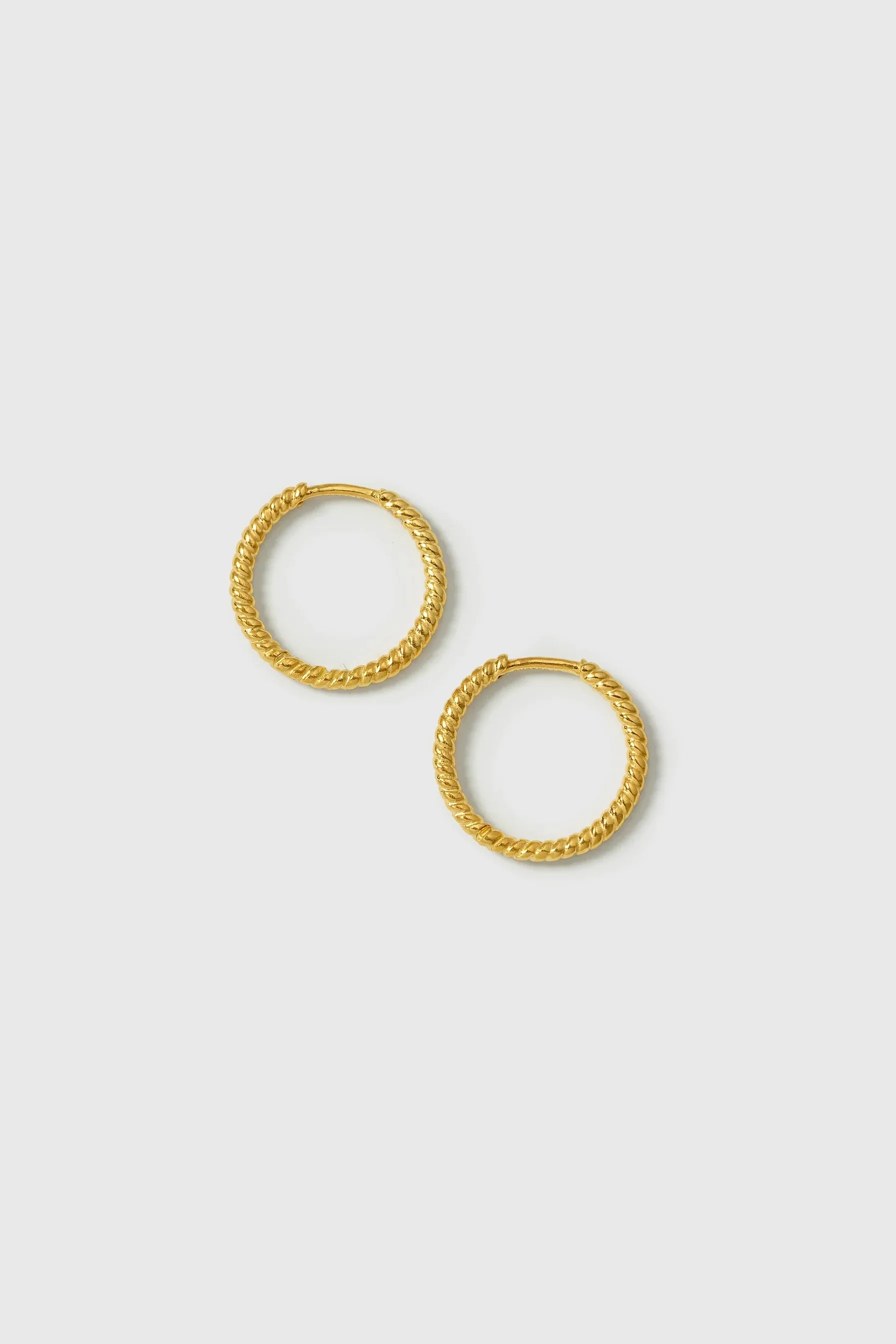 Syster P Beloved Twisted medium hoops - gold - Image 2