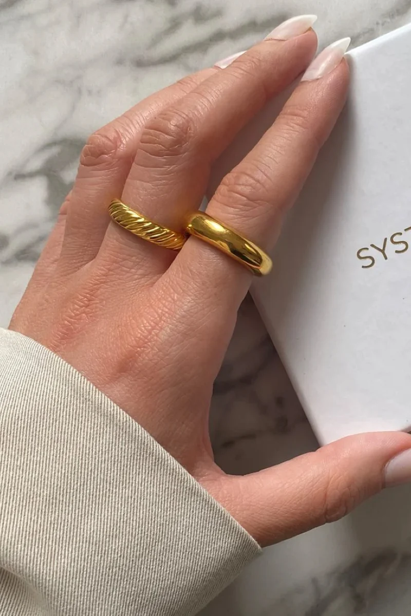 Syster P Bolded Ring - Gold - Image 4
